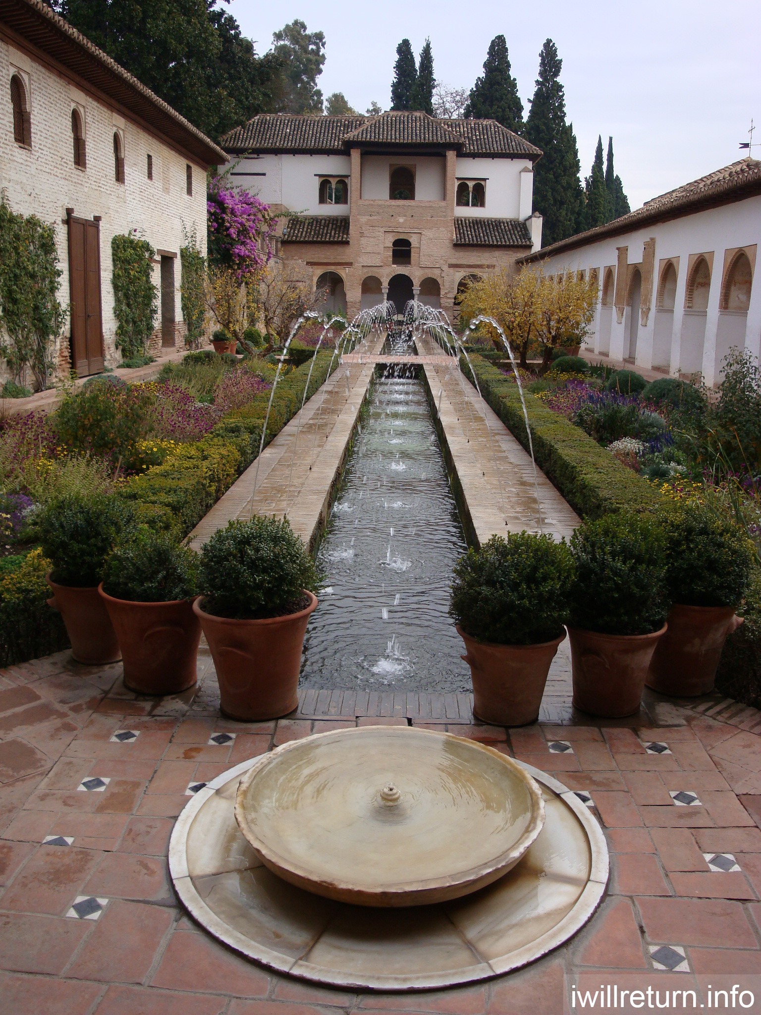 Court of the Main Canal, Granada, Spain